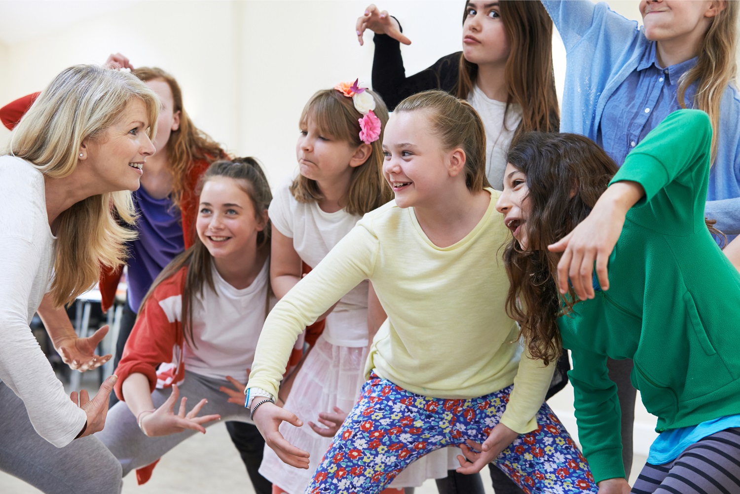 In unserer Schauspielschule in Stuttgart entdecken Kinder und Jugendliche mit Freude ihre kreative Ausdruckskraft. Gemeinsam spielen, ausprobieren und aufblühen – jetzt Schnupperkurs sichern!