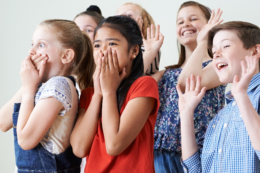 In unserer Schauspielschule in München tauchen Kinder und Jugendliche voller Begeisterung ins Theaterspiel ein. Mit Ausdruck, Kreativität und Spaß die eigene Stimme entdecken – jetzt Schnupperkurs buchen!